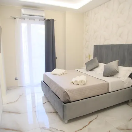 Гостевой дом Napoli Central Suites 3*