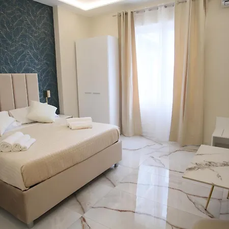 Napoli Central Suites Pensión *