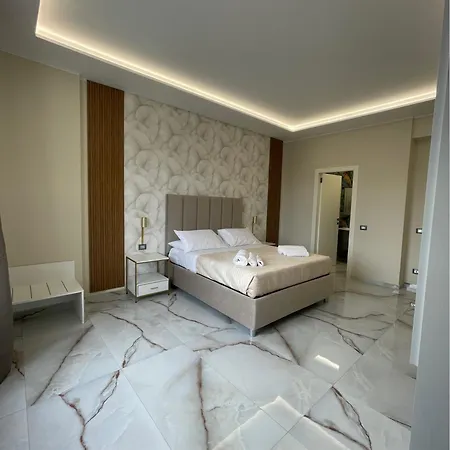 Napoli Central Suites Pensjonat 4*