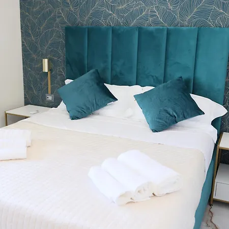 Napoli Central Suites Pensjonat 4*