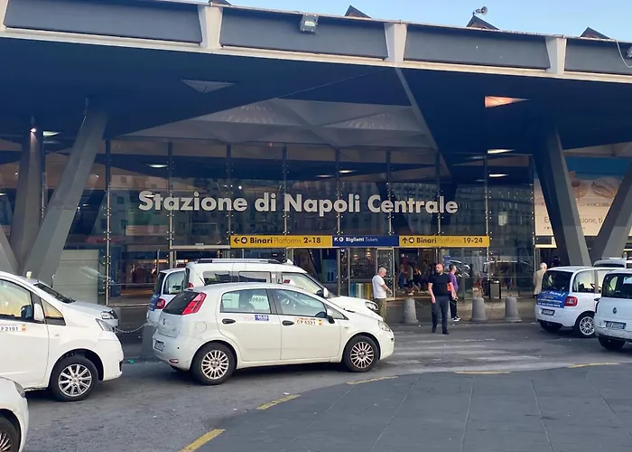 ゲストハウス Napoli Central Suites ナポリ